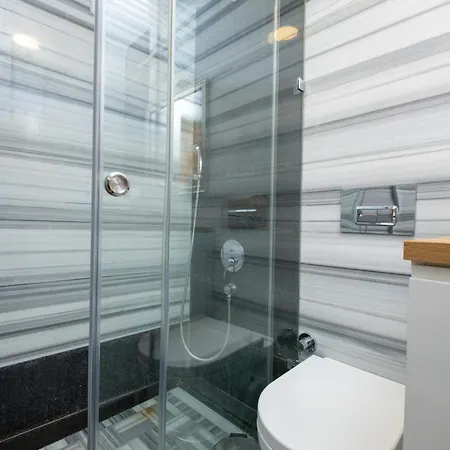 Stylish Duplex With Elevator *