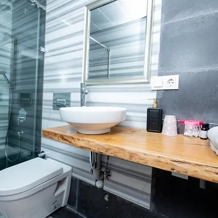 Stylish Duplex With Elevator Apartmán